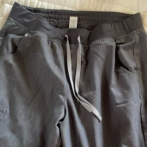 Figs scrub graphite grey